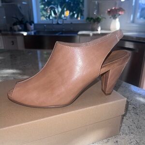 AEROSOLES Tan Women's Peep-Toe Mules